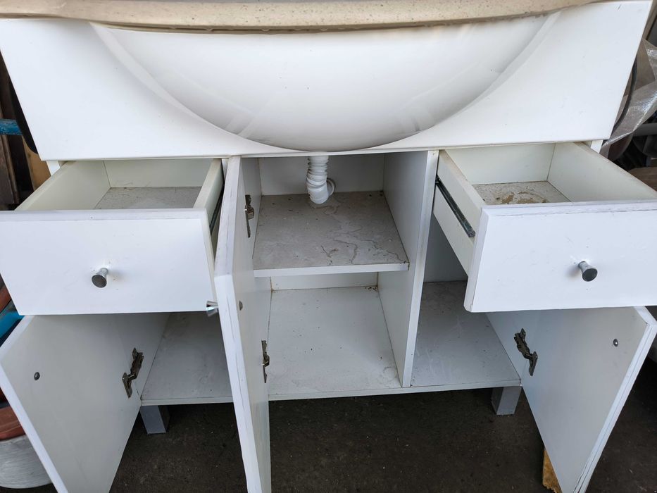 Móvel de wc, com torneira e lavatório