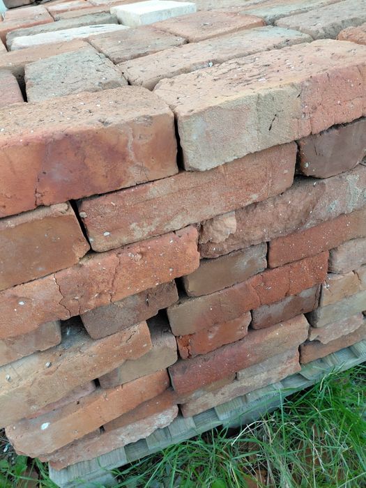 Cegła z rozbiórki, rustykalna