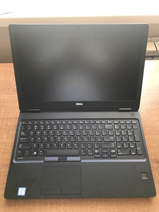 Ноутбук 15 HD Dell Latitude 5590 (i5-8250U/16Gb/SSD 256Gb/Intel)