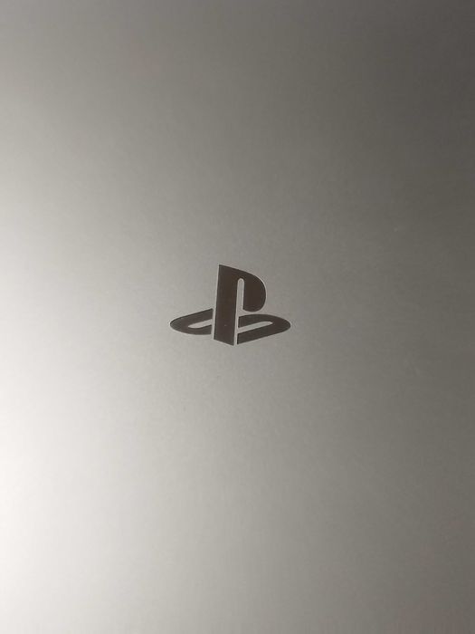 PLAYSTATION 4 SLIM 500GB c/ 2 comandos
