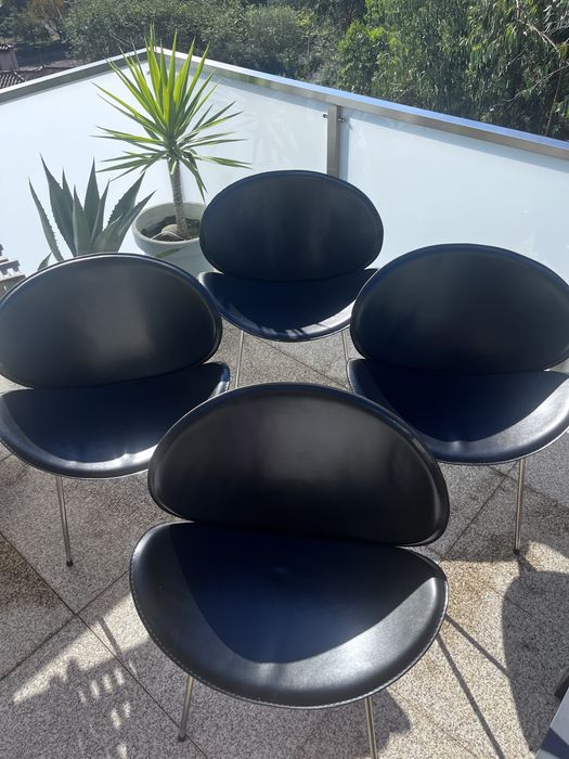 Conjunto 4 cadeiras em pele pretas