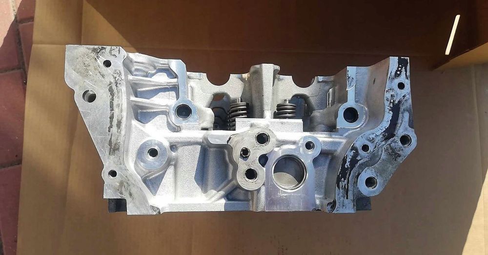 głowica silnika renault trafic 2,0 dci po regeneracji kompletna