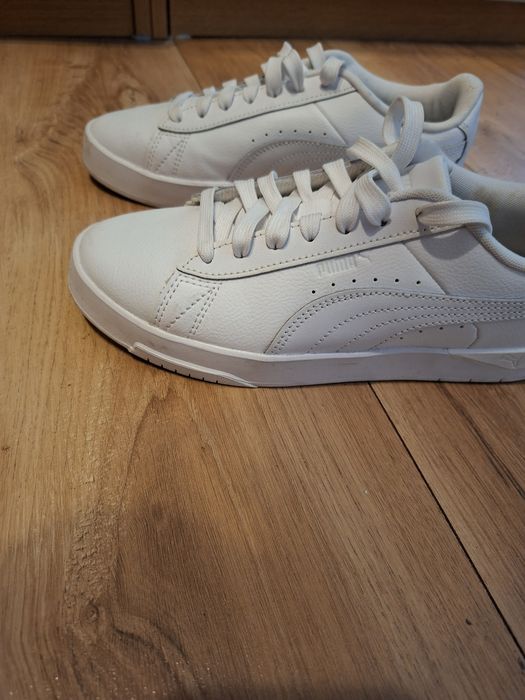 Buty Puma białe.