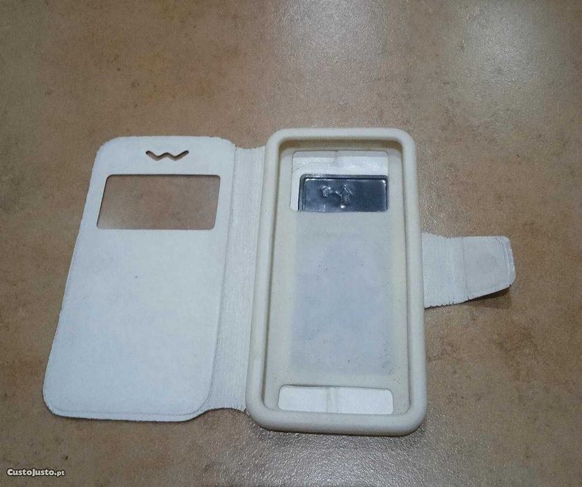 Duas Capas Universais para proteção dos telemóveis