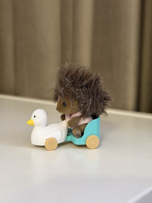 фігурка їжачка Sylvanian Families.