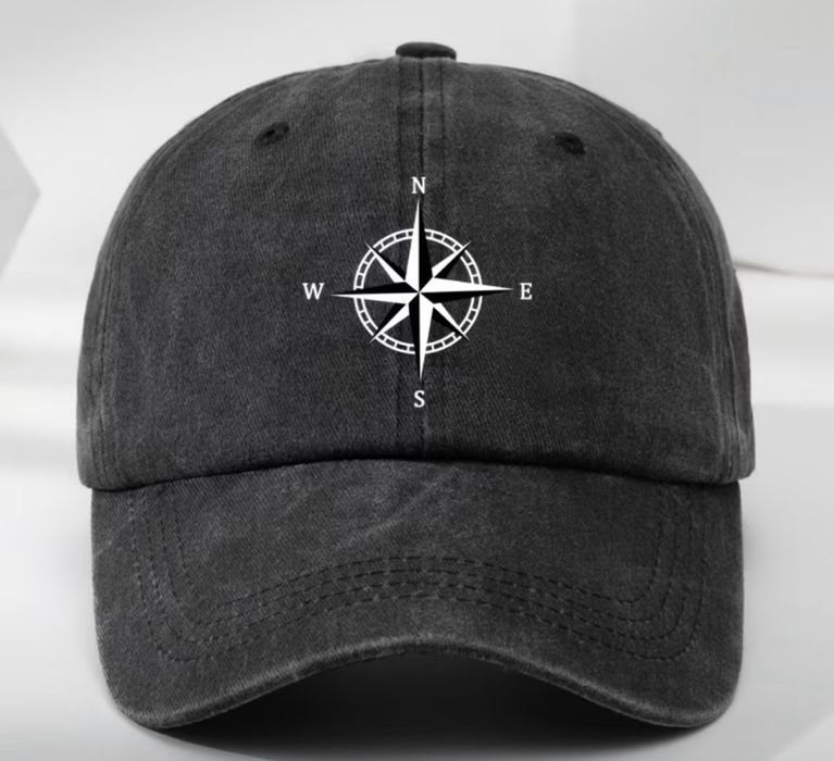 чоловіча бейсболка з принтом компаса