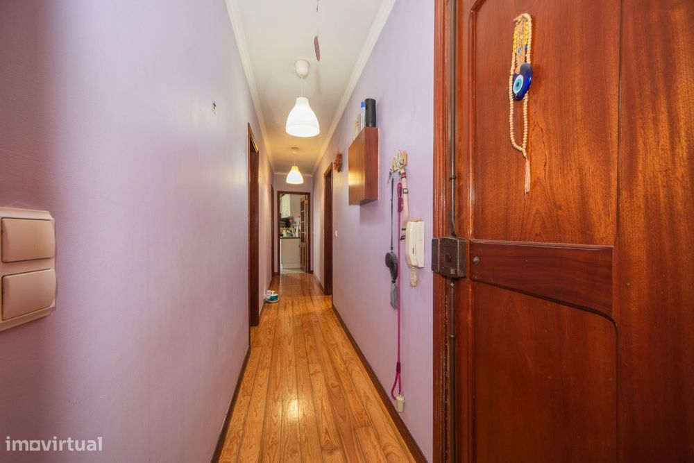 Apartamento T2+1 com cave e espaços adicionais na Tv. Nazaré, Lisboa