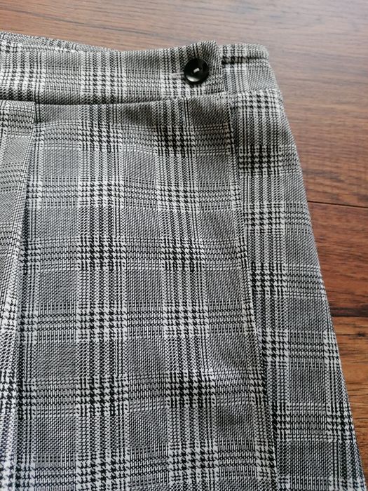 Rozm. ok S, Czarno - biała minispódniczka