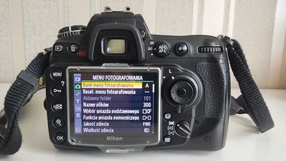 Aparat Nikon D300S z obiektywem 18-200