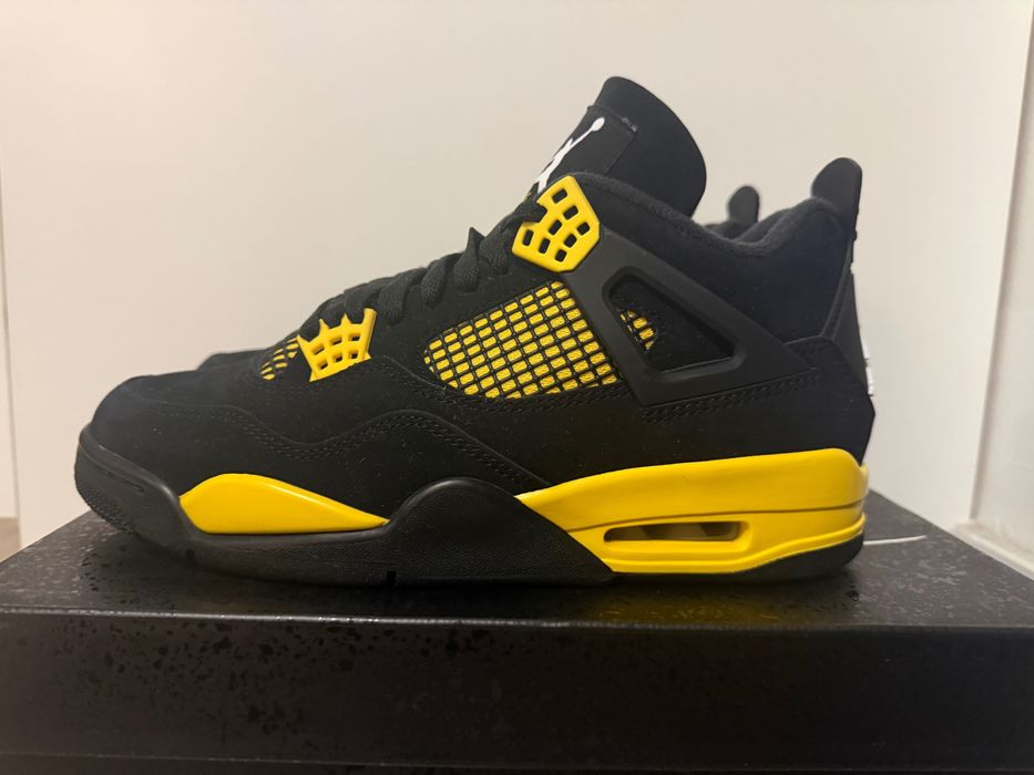 Jordan 4 Thunder