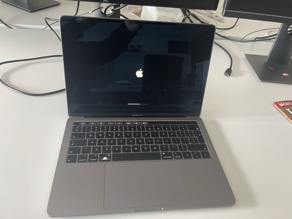 MacBook Pro 13-calowy, 2019, cztery porty Thunderbolt 3