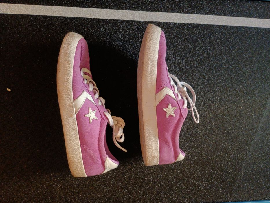 Tênis lilás Converse