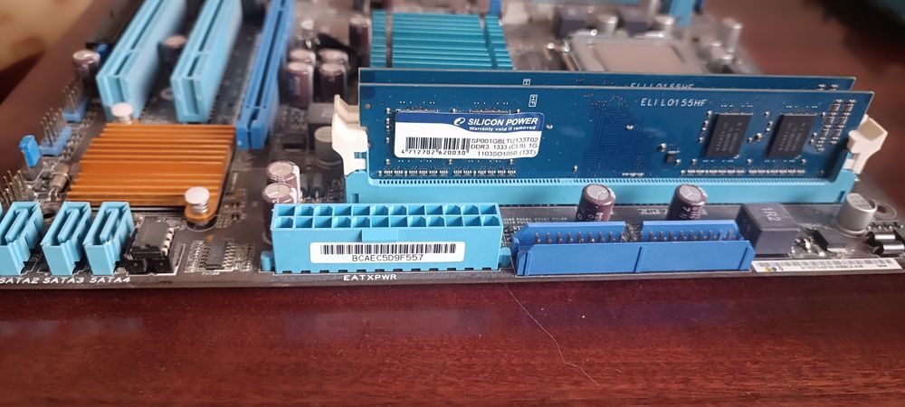 Материнська плата s 775 ddr3