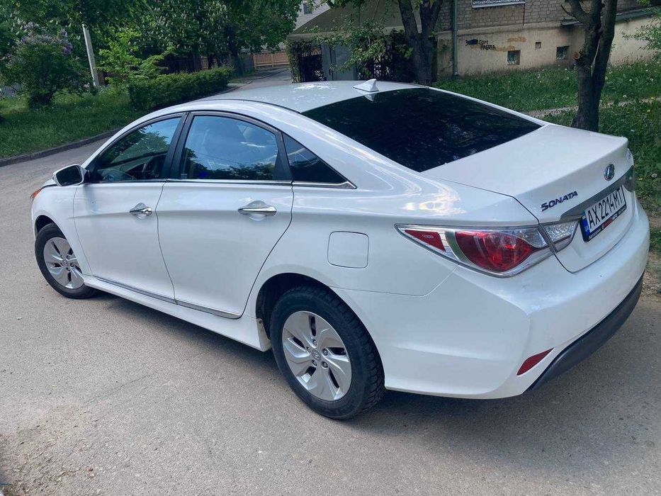 Оренда для роботи в таксі, Hyundai Sonata (гібрид), 2013 року