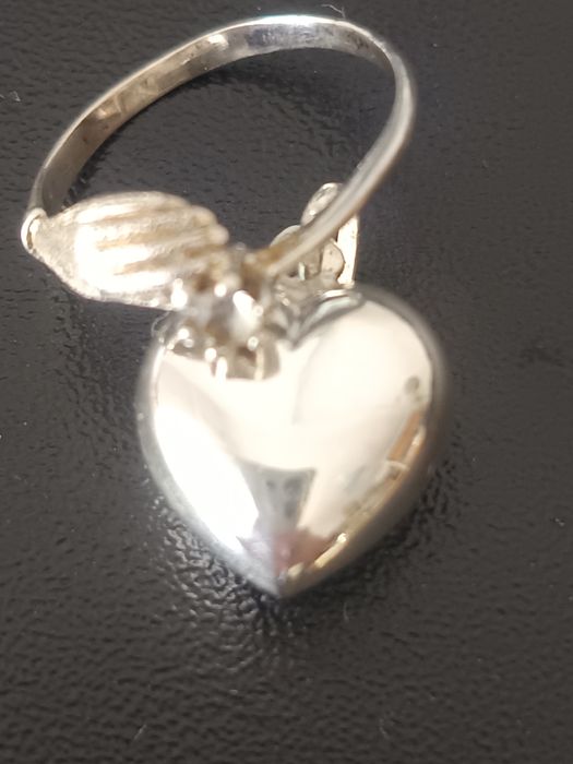 Vendo os dois em conjunto Anel e Coração em Prata