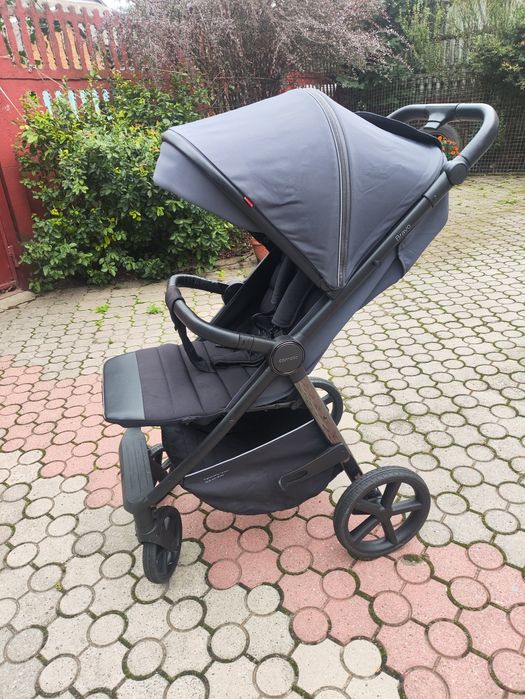 Прогулянкова коляска Carrello Bravo Plus