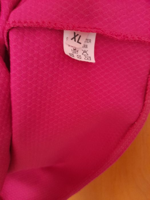 Sukienka w pięknym malinowym kolorze