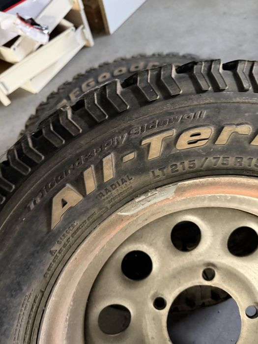 Pneus TT + Jantes TT (BF Goodrich LT 215/75/ R15)