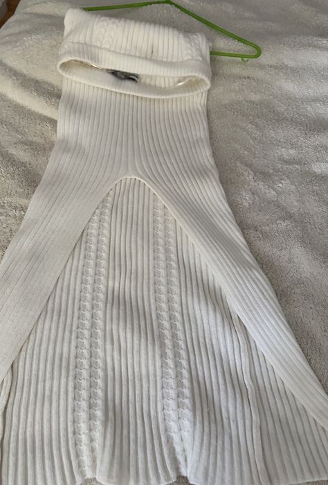 Saia longa branca, com corte