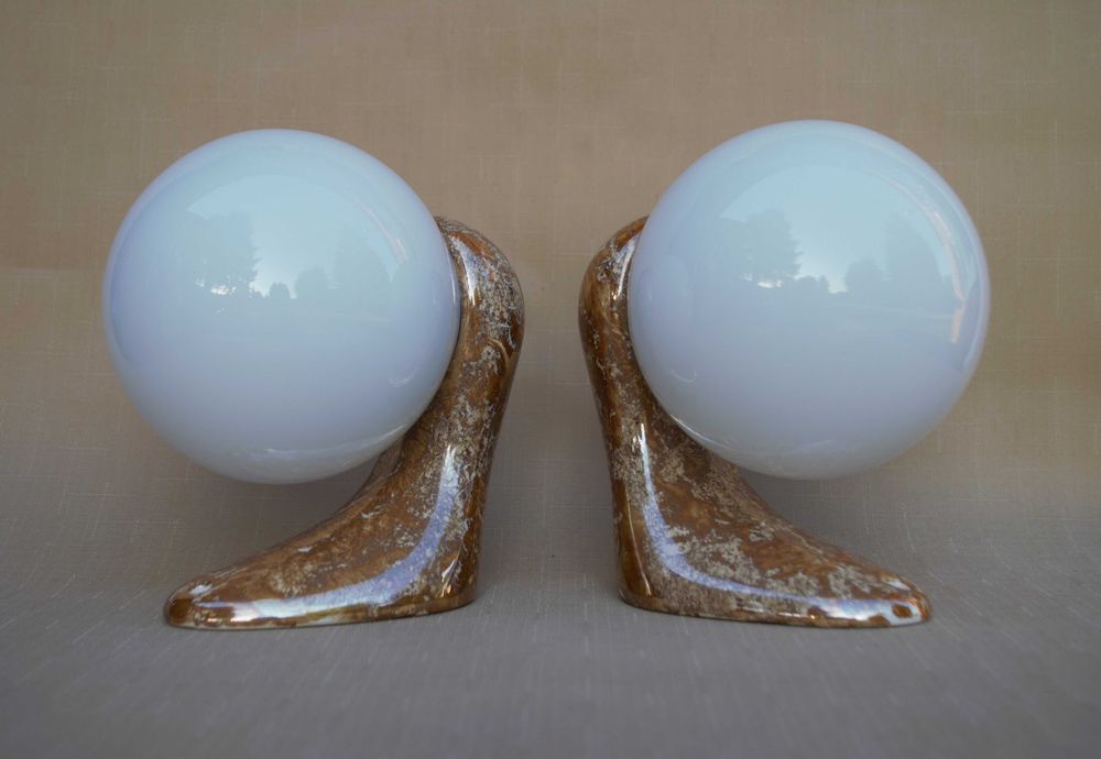 Kinkiety ceramiczne –miodowy marmurek + szklane klosze– vintage