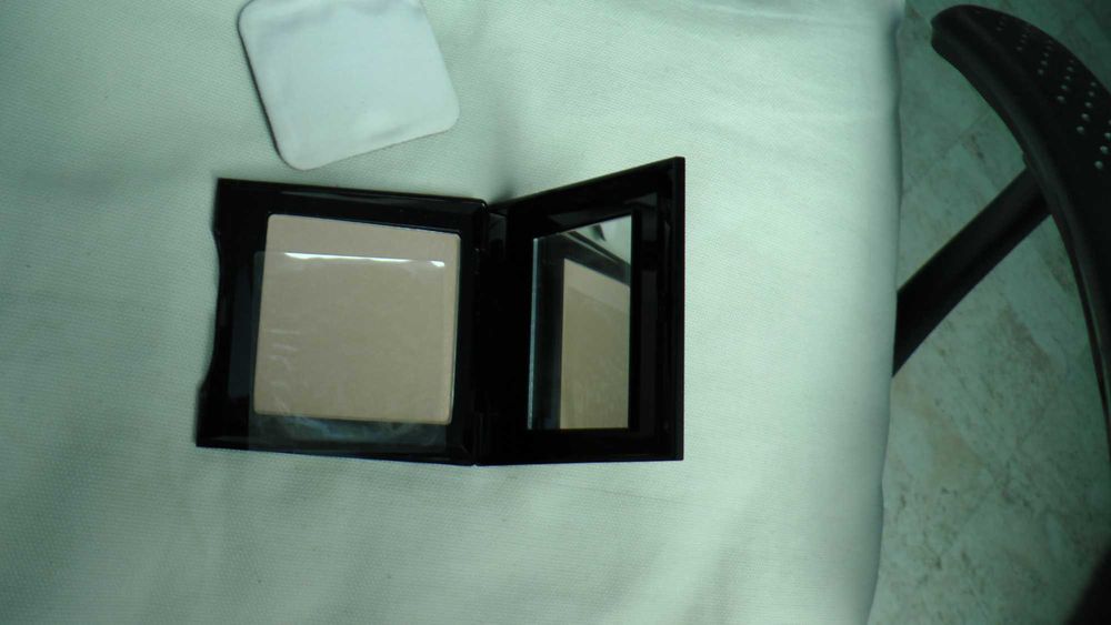 Prasowany Puder Avon Pressed powder kompakt 10g