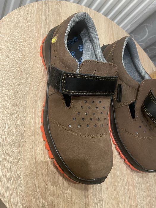 Nowe Buty robocze z blachom rozm 43