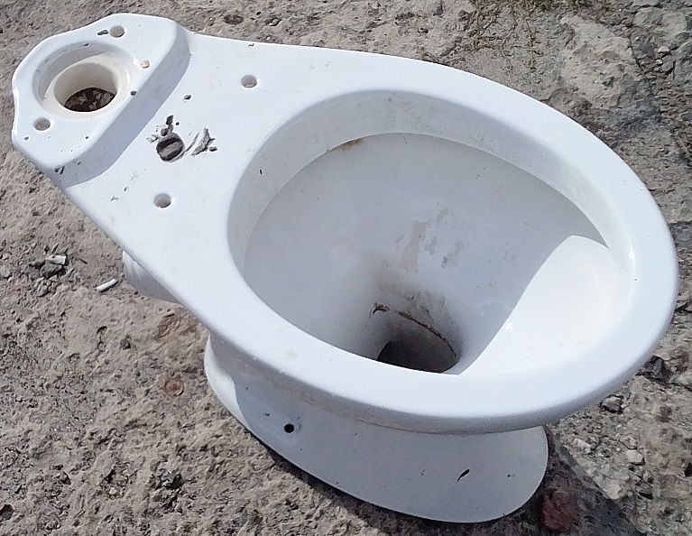 Унитаз с сиденьем строительный унитаз бу плюс гофра бу в подарок