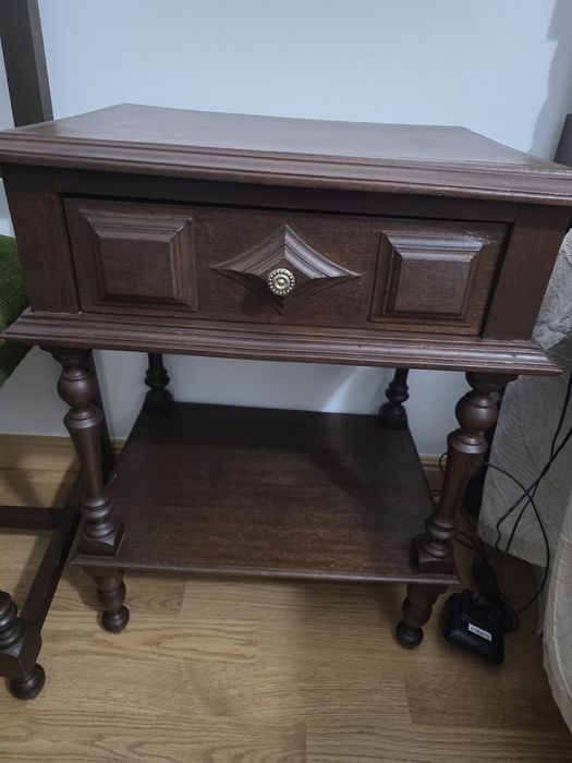 2 mesas de cabeceira