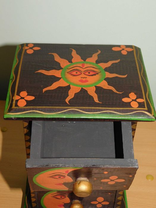 Caixa Sol e Lua em madeira pintada à mão