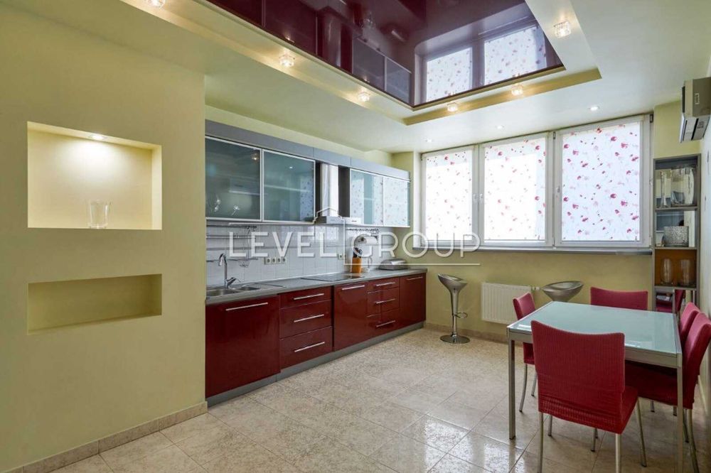 Простора трикімнатна квартира з ремонтом Голосіїво Голосіївський парк