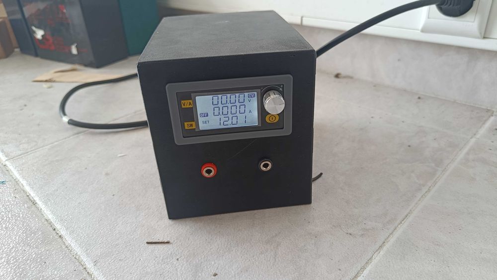 Adjustable Bench/Laboratory DC Power Supply479965117364326403