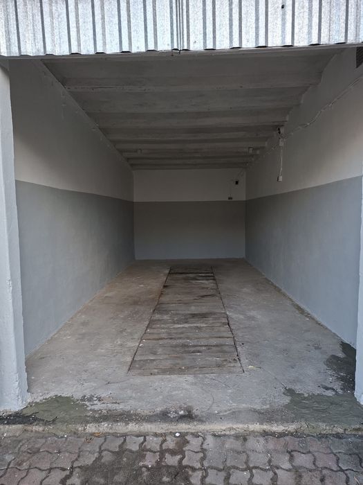 ### Odnowiony Garaż z Kanałem na Sprzedaż ###