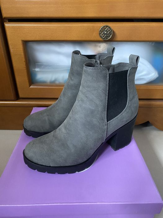 Botas Cinzentas da Graceland