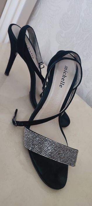 Босоніжки з камінчіками