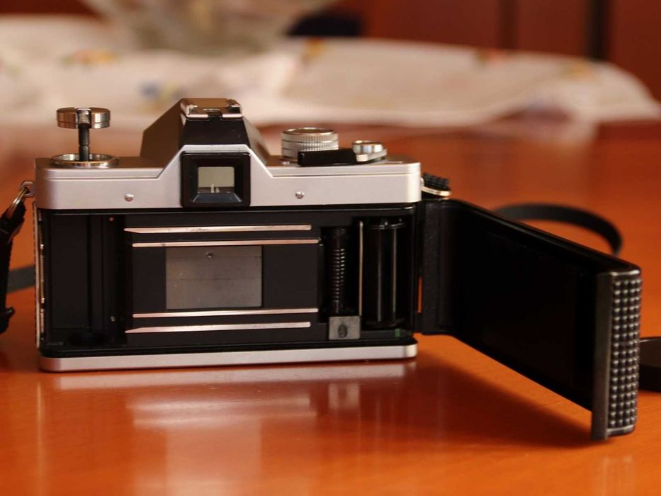 SLR analógica Praktica MTL3 com objetiva Pentacon 1.8/50