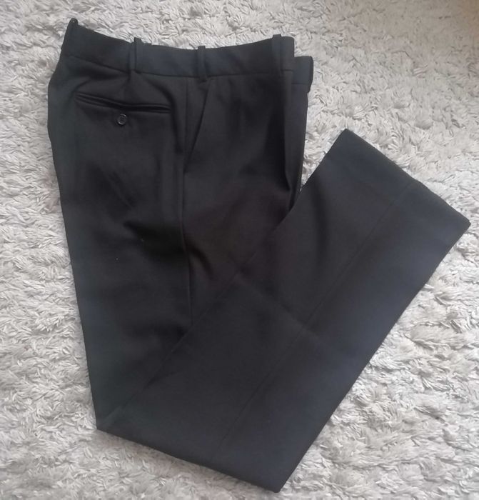 Czarny garnitur męski