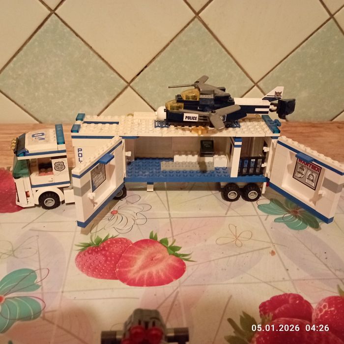 Продам lego nexo knight и lego city police грузовик