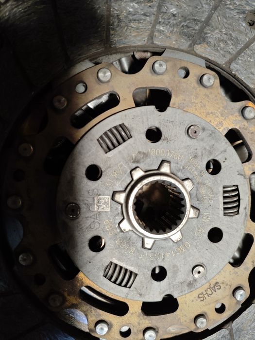 Комплект сцепления SACHS 3000 970 047 ,skoda wag volksvgen отличное со