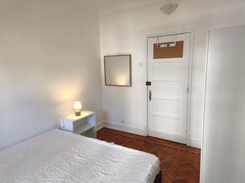 Alugo quarto para casal - Av.E.U.A., n°7