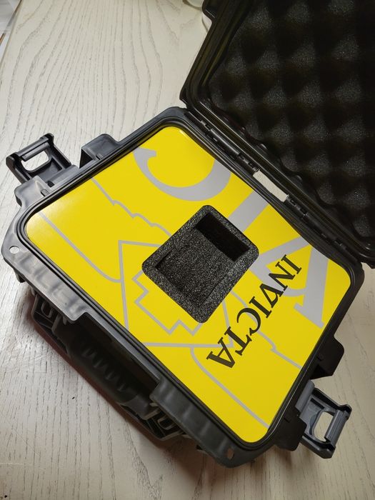 Walizka na 3 zegarki Invicta