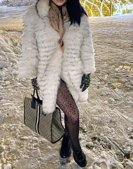 Piekne futro biale z lisa