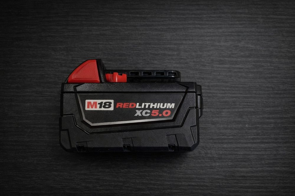 Аккумулятор 5.0Ah Milwaukee M18 B5 (REDLITHIUM XC5.0) 18V — новый ориг
