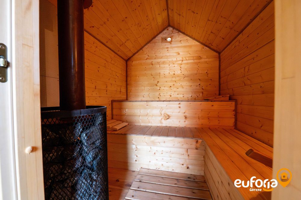 Domek na wynajem nad jeziorem z sauną i balią/jacuzzi;