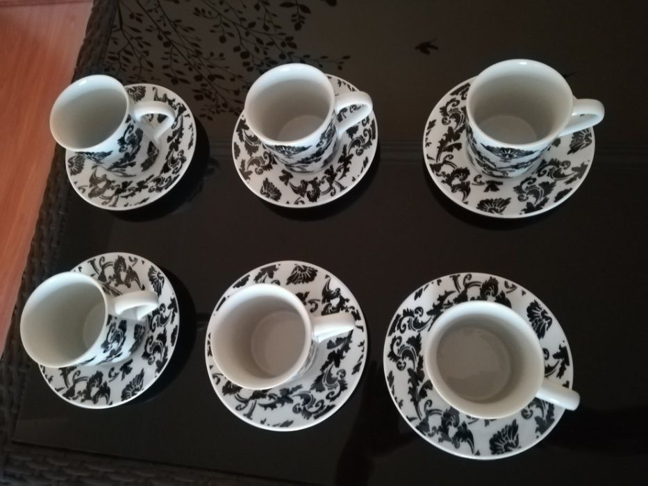 Conjunto de 6 Chávenas c/pires (de porcelana, marca "Fisura") NOVO