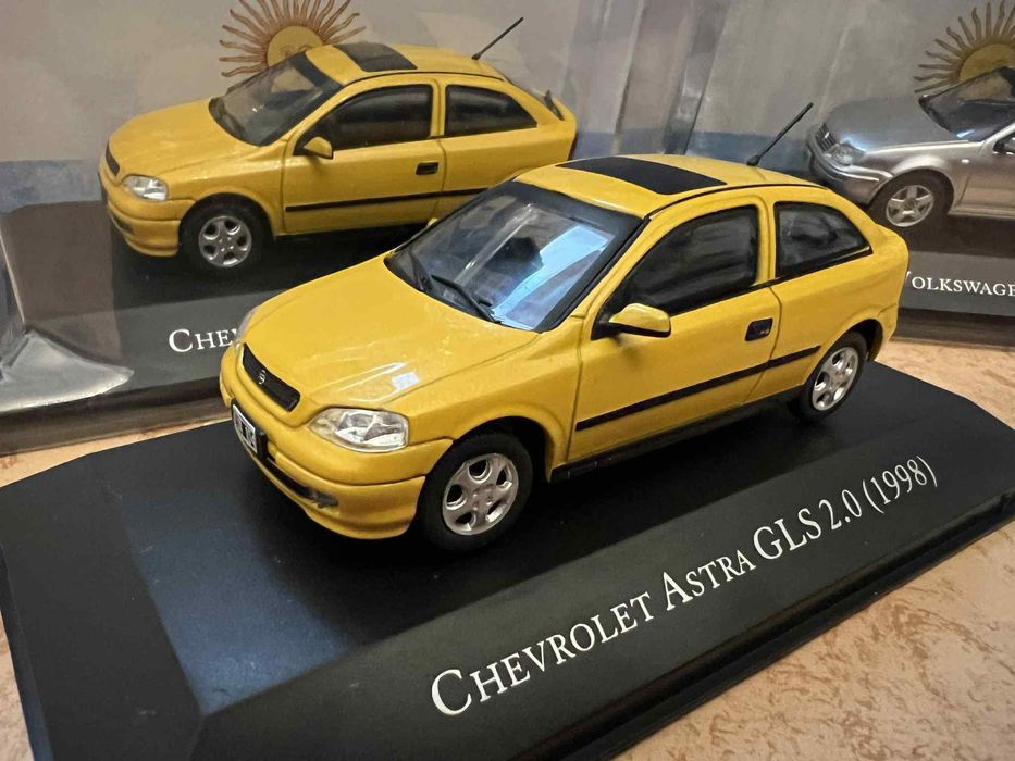 Opel Astra GLS 2.0 1:43 DeAgostini Model Kolekcjonerski