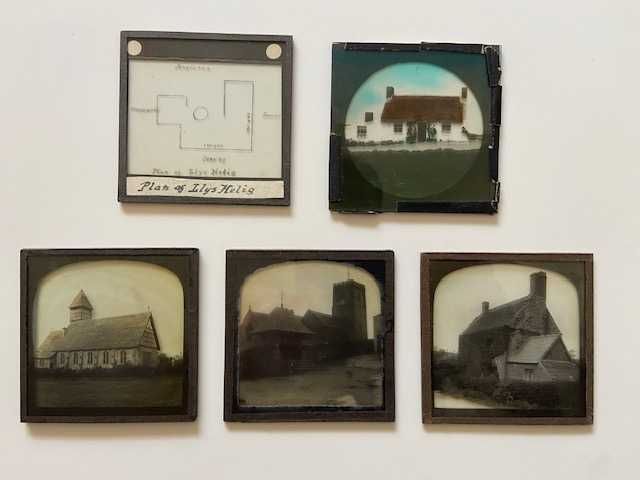 5 slides em vidro para lanterna mágica.