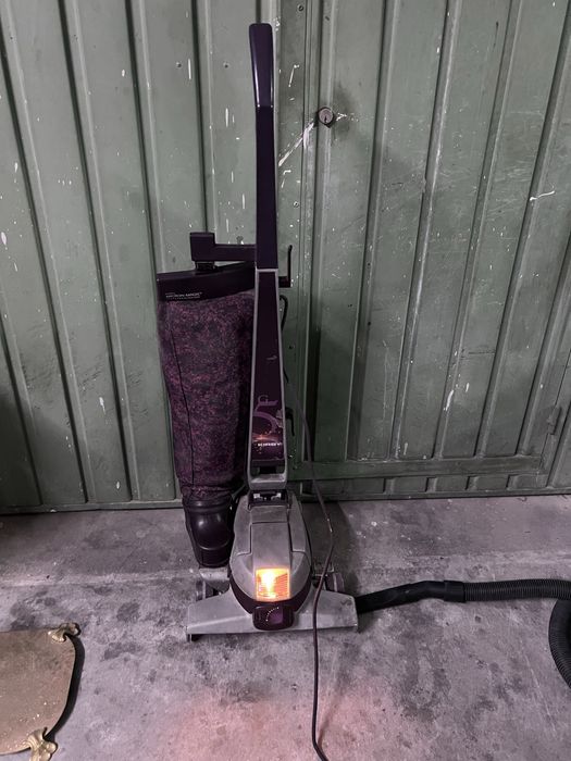 Aspirador kirby a trabalhar