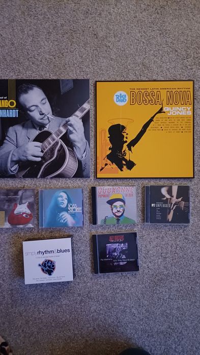 Discos de vinil e CD