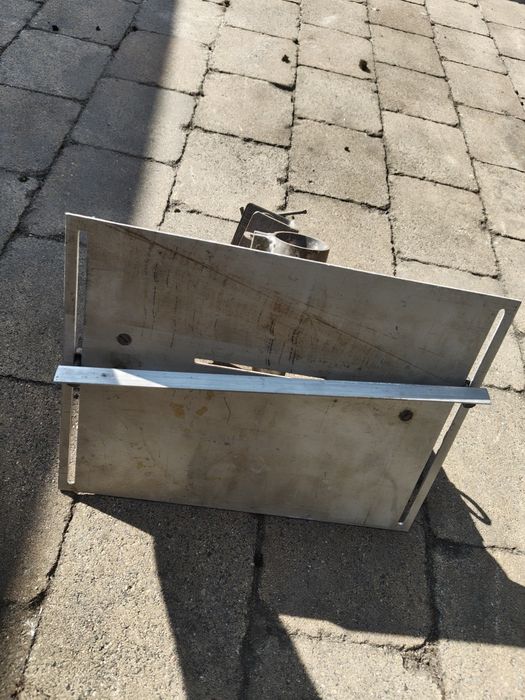 Solidny stojak / Przyrząd warsztatowy DIY – prowadnica, docisk, stal