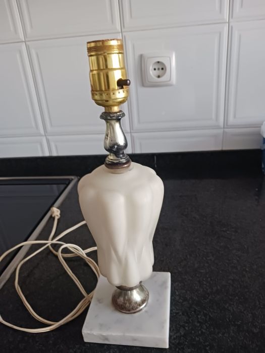 Candeeiro  antigo e mármore